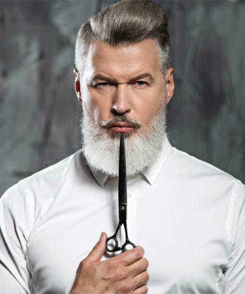 Carlos Santos - Barbeiro especialista em barba e bigode